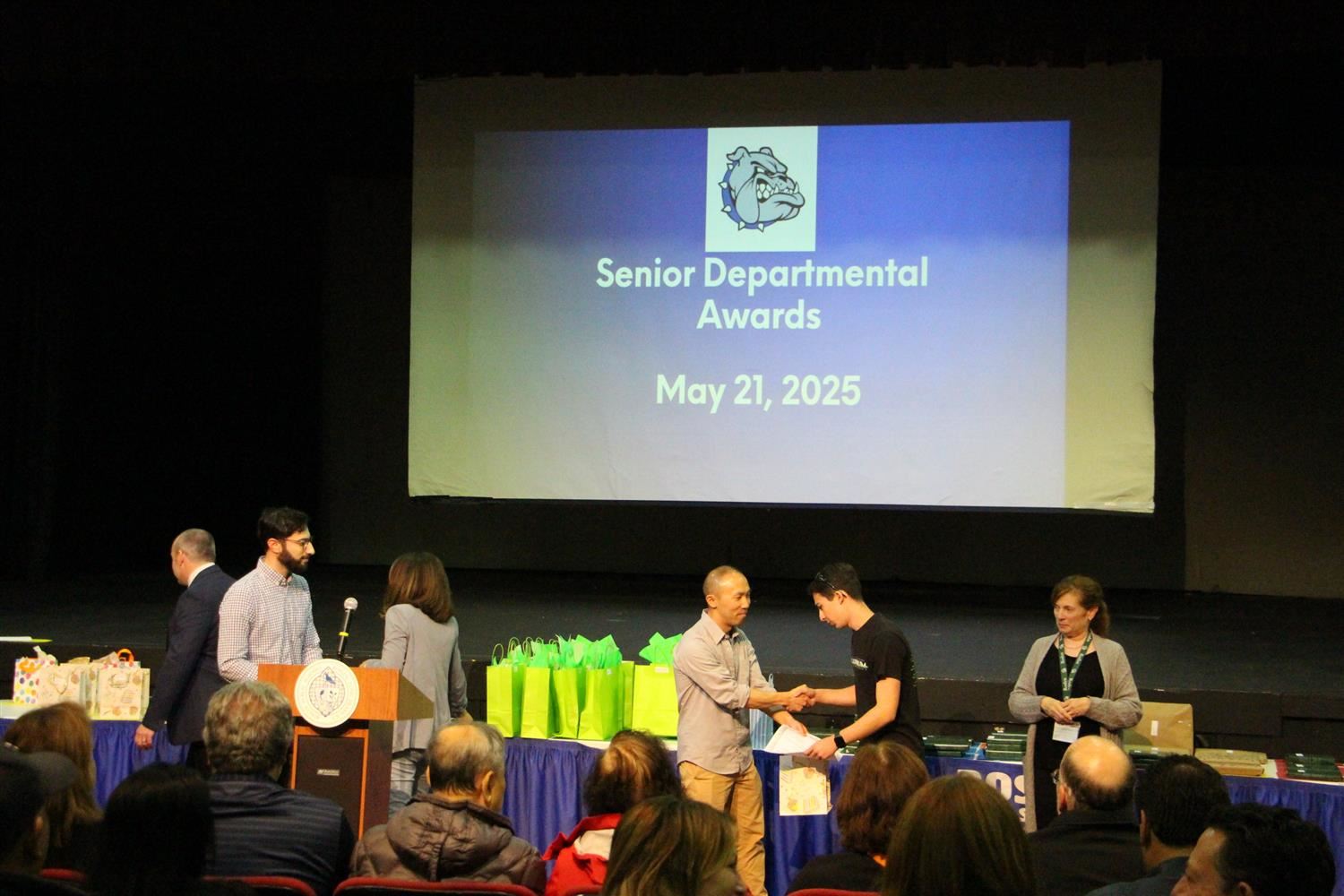  RHS Hosts Senior Awards